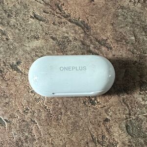 OnePlus White Wireless Earbuds Charging Case